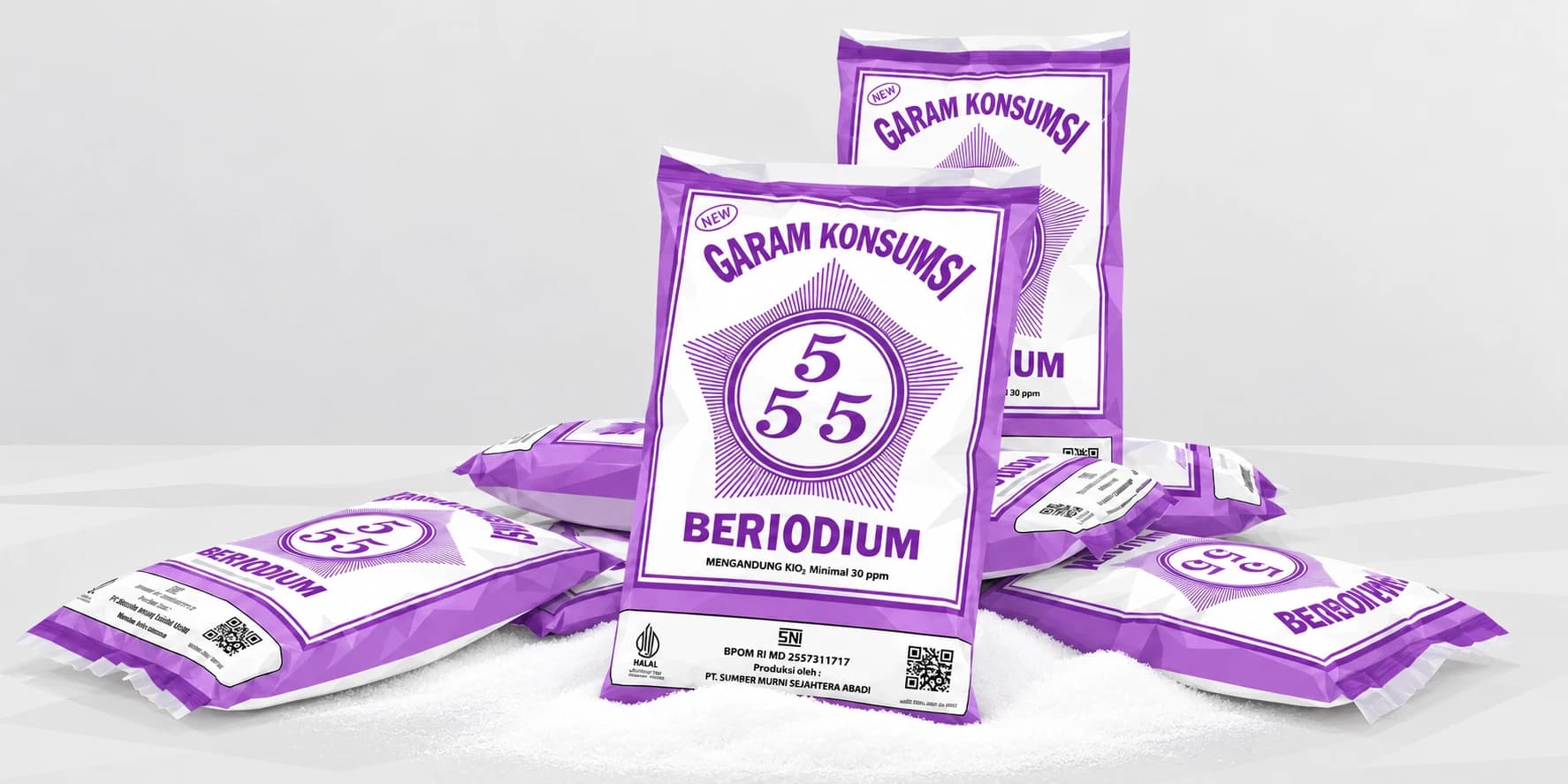 Ilustrasi vektor kemasan garam beryodium Cap 555 ukuran 250 gr dengan garam halus dan latar abu-abu netral.