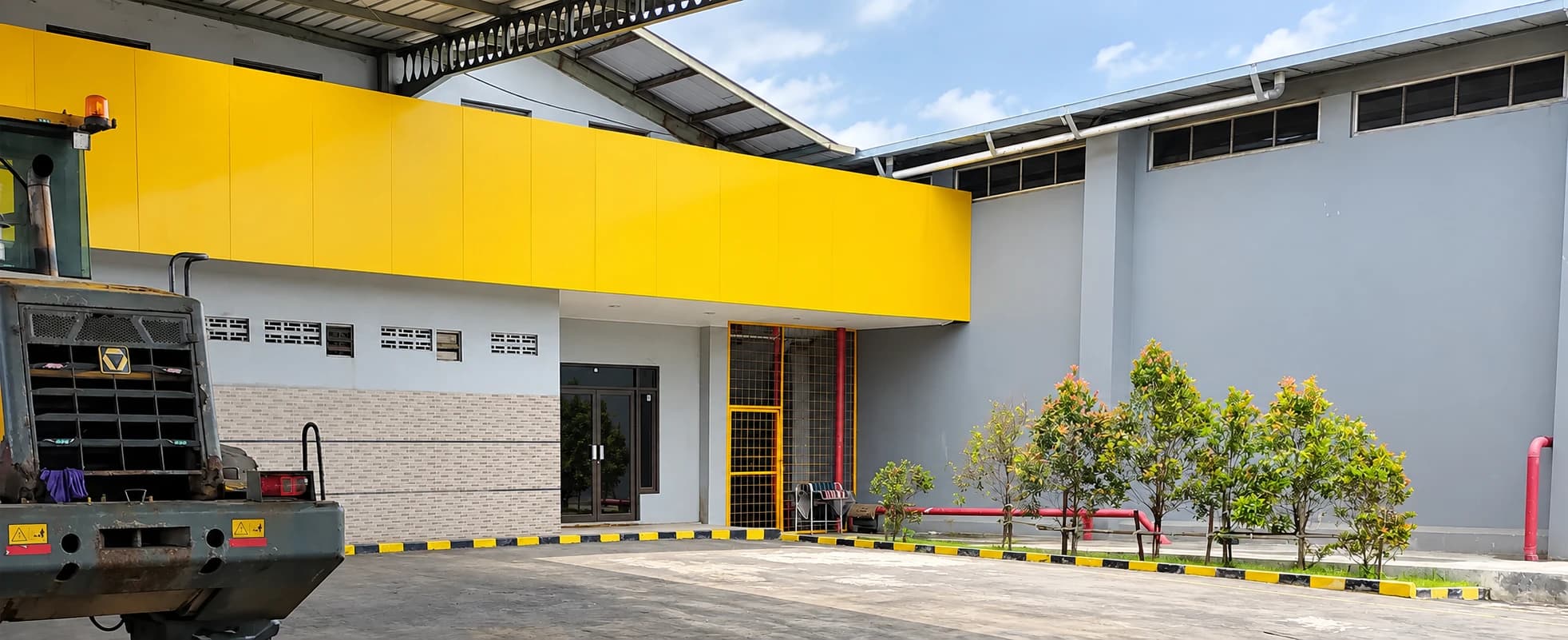 Halaman pabrik PT Niaga Garam Cemerlang di Cirebon.